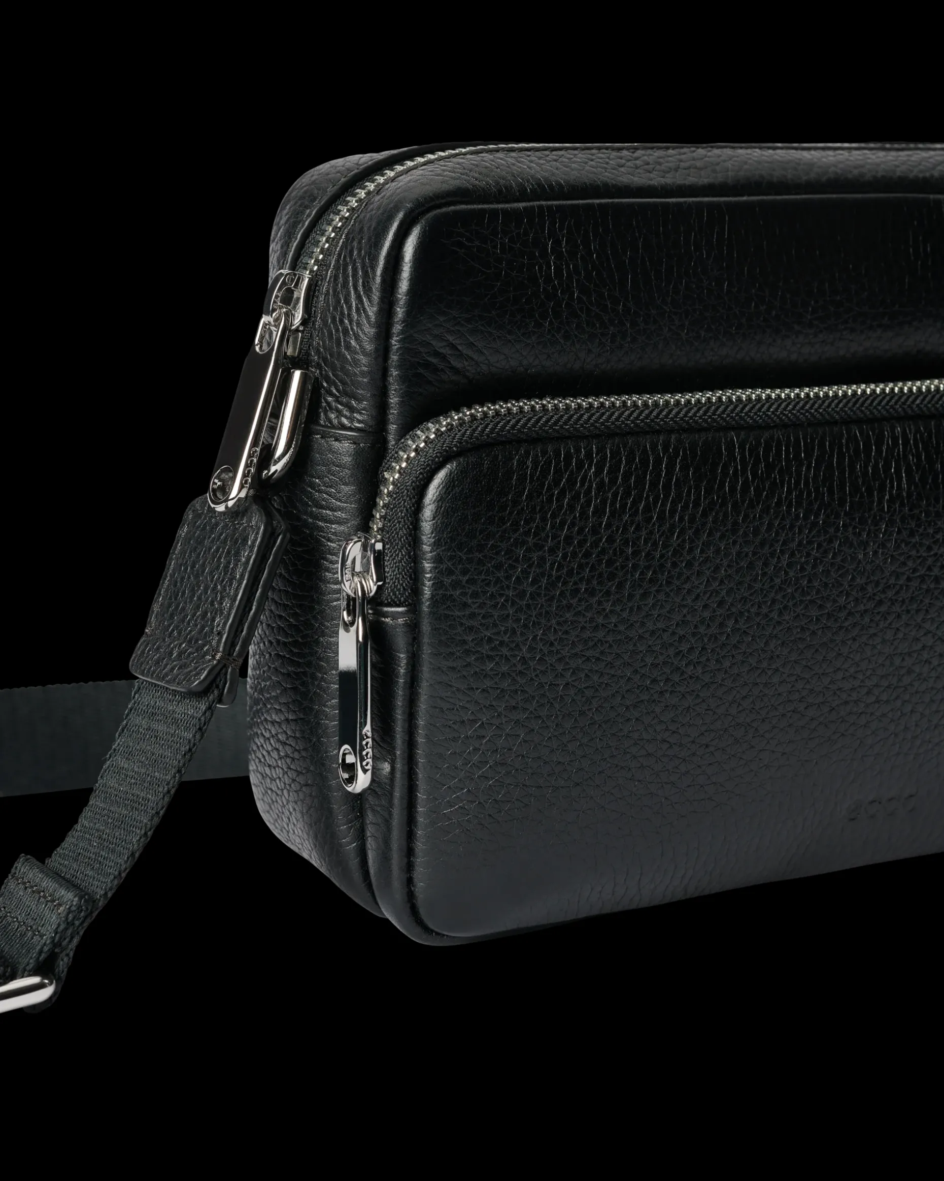 ecco_camera_bag_3.webp ECCO Camera Bag